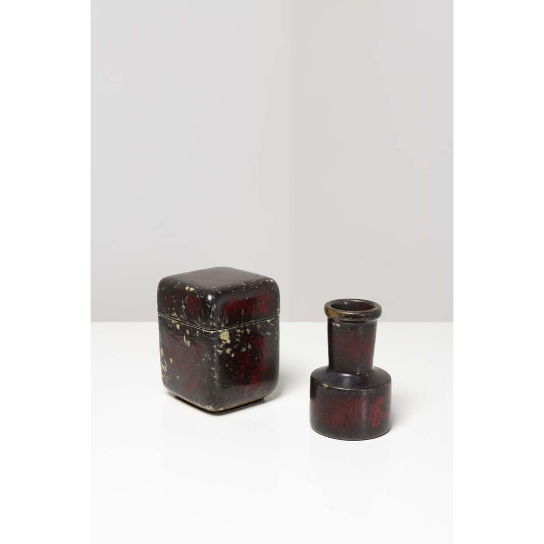 Hans Hedberg (1917-2007) Lidded box and pitcher: Hans Hedberg (1917-2007)Lidded box and pitcherEnamelled ceramicMonogrammed under the base 'HH'Models created circa 1950Box: H 17 x L 13 x P 13 cm Pitcher: H 16,5 x D 10, 5 cm Provenance: Private colle