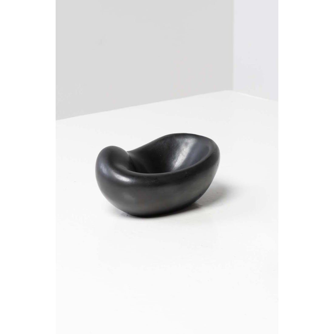 Jacques Blin (1920-1995) Dish: Jacques Blin (1920-1995)DishGlazed ceramicIncised signature ‘J.Blin’ on the reverseModel created circa 1955H 6×L 14,5×W 10cm