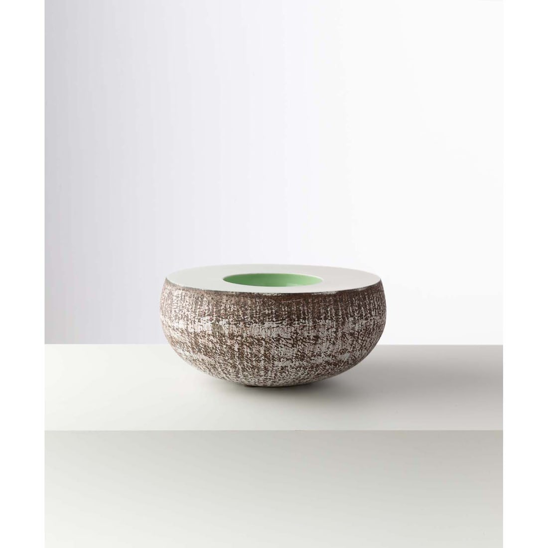 Kristin McKirdy (born 1958) Dish: Kristin McKirdy (born 1958)DishGlazed ceramicModel created in 2017H 17 × Ø 34,5 cmProvenance: Galerie Jousse Entreprise, Paris