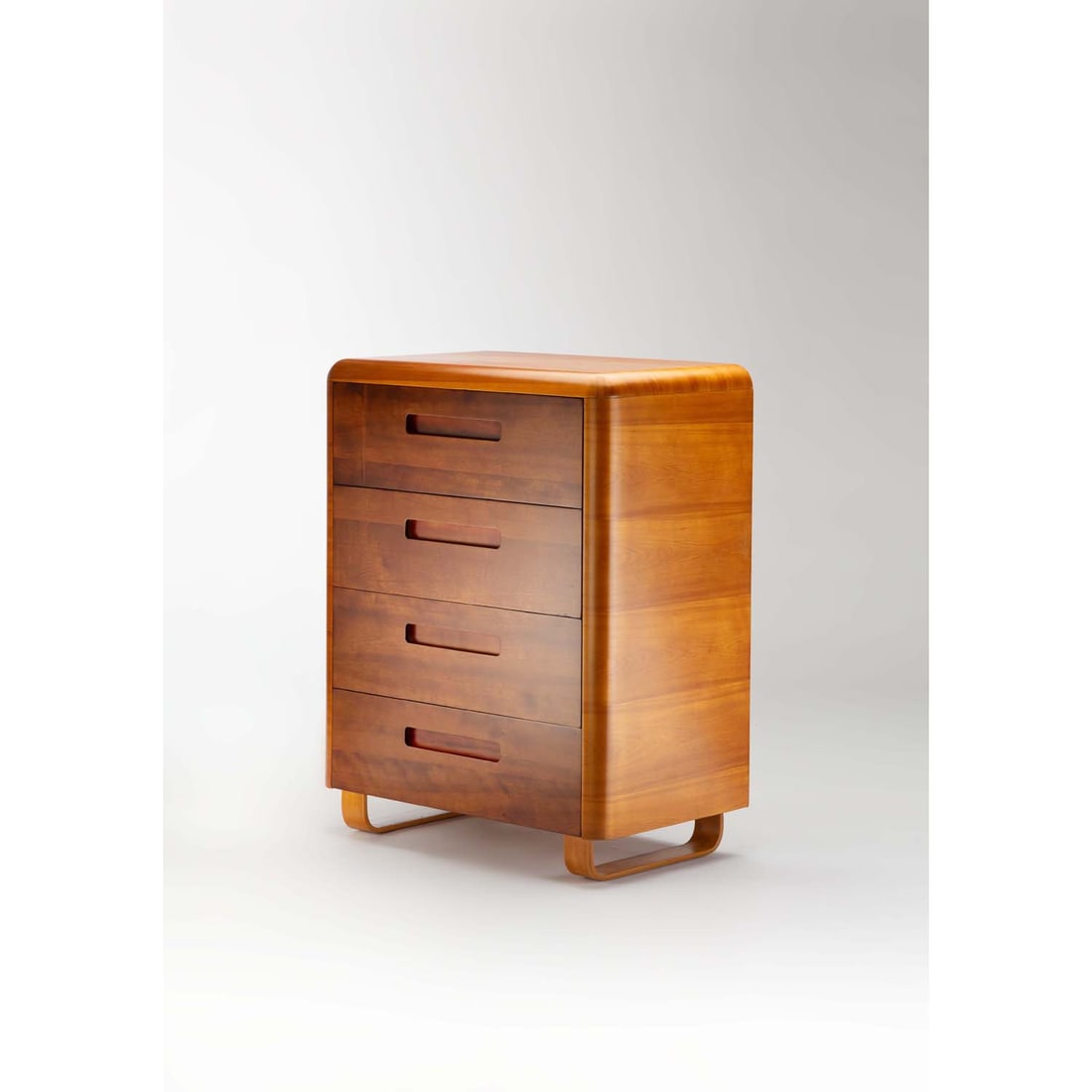 Paul Goldman (20th c.) Chest of drawers: Paul Goldman (20th c.)Chest of drawersWalnutEdited by PlycraftModel created circa 1940H 107,5 × L 83 × W 49 cm