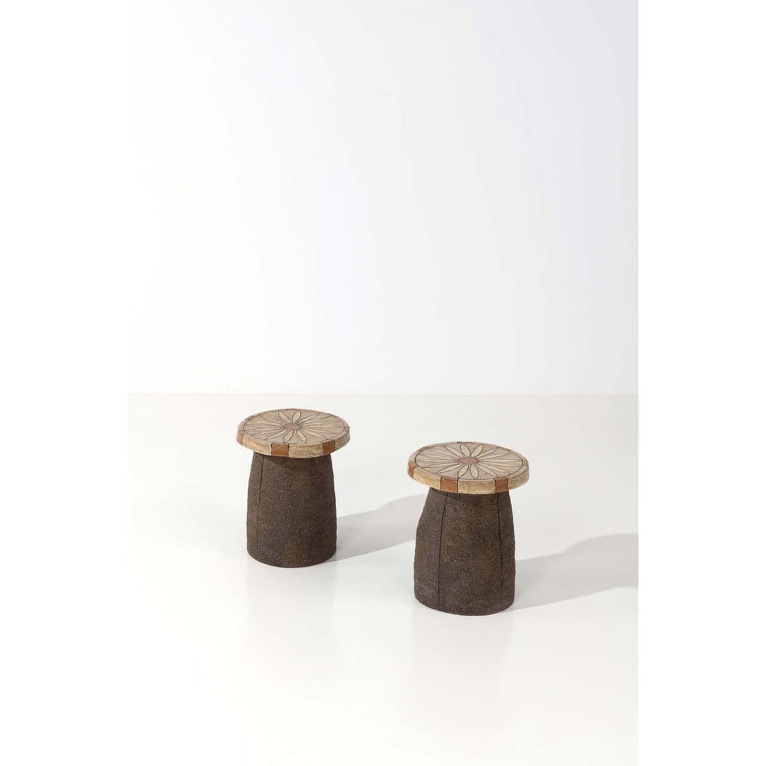 Stan Bitters (born 1936) Set of two stools - Unique pieces: Stan Bitters (born 1936)Set of two stools - Unique piecesGlazed ceramicModel created in the 1960sH 35 X Ø 30 cmH 35,5 X Ø 29 cm