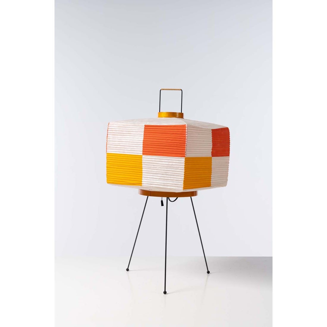 Isamu Noguchi (1904-1988) Akari series - Model 7AT (1 of 1)