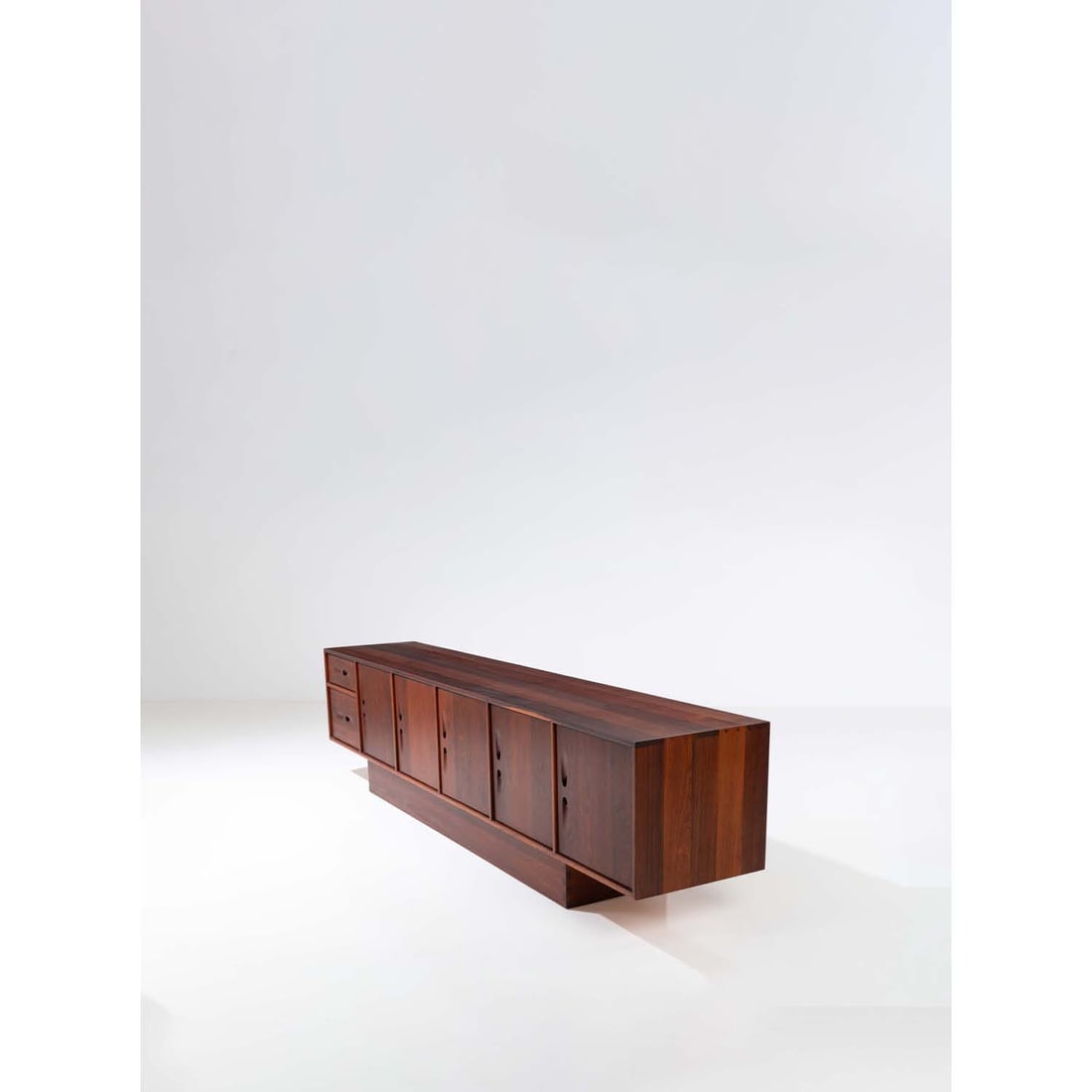 John Nyquist (1936-2018) Louro Preto - Unique piece: John Nyquist (1936-2018)Louro Preto - Unique pieceSideboardWalnutIncised artist’s monogram on the tabletopModel created in 1971H 70 × L 293 × W 53,5 cmThe buyer can be provided with th