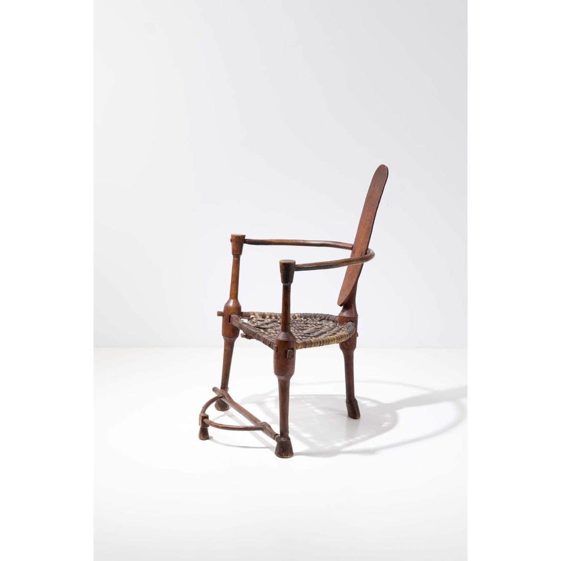 Rare Ambo chieftain's chair Ethiopia Wood and leather Late 19th - Early 20th century 111 x 73 cm (1 of 2)