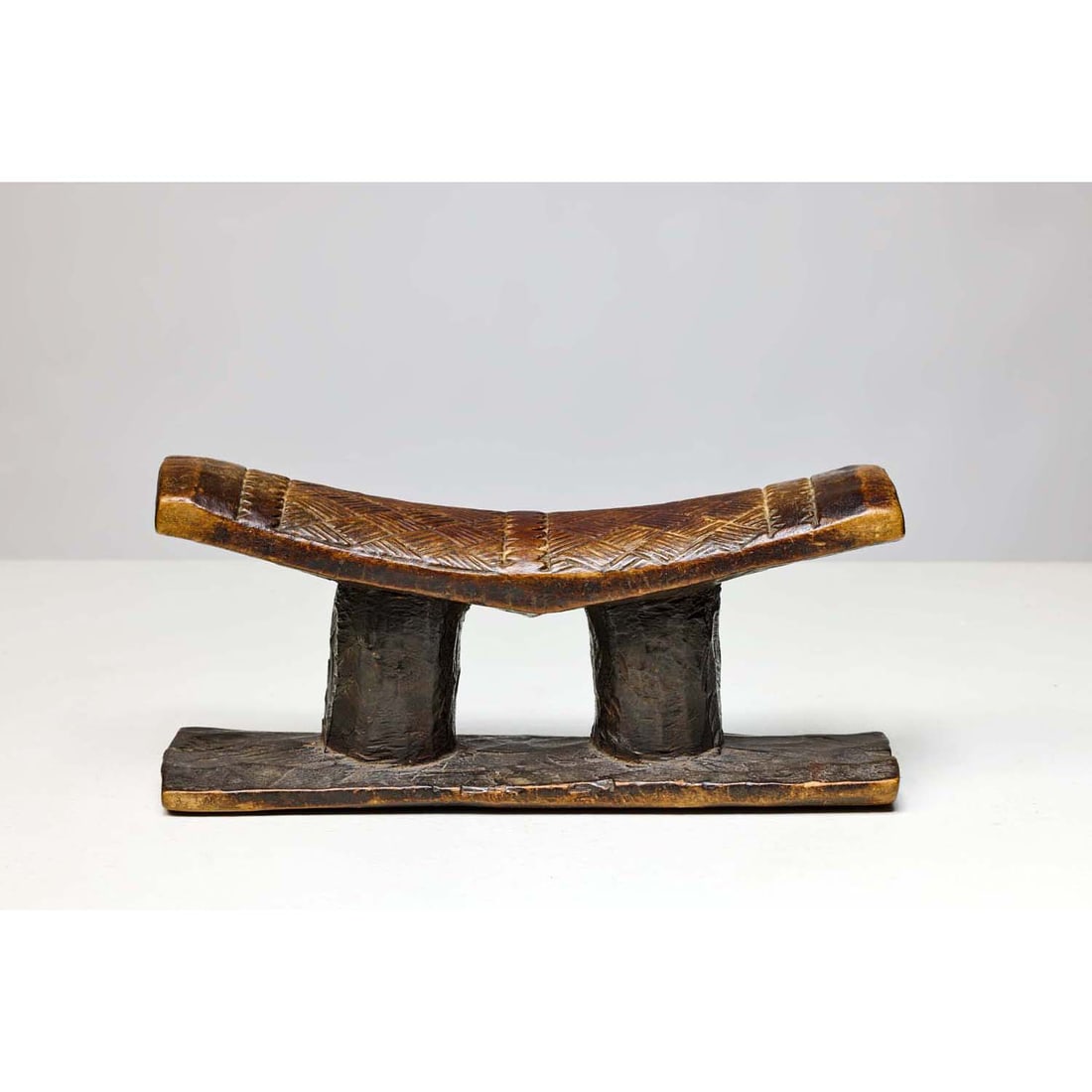 Neck support Bakouba, Congo Wood H : 12 cm ; L : 27 cm (1 of 1)