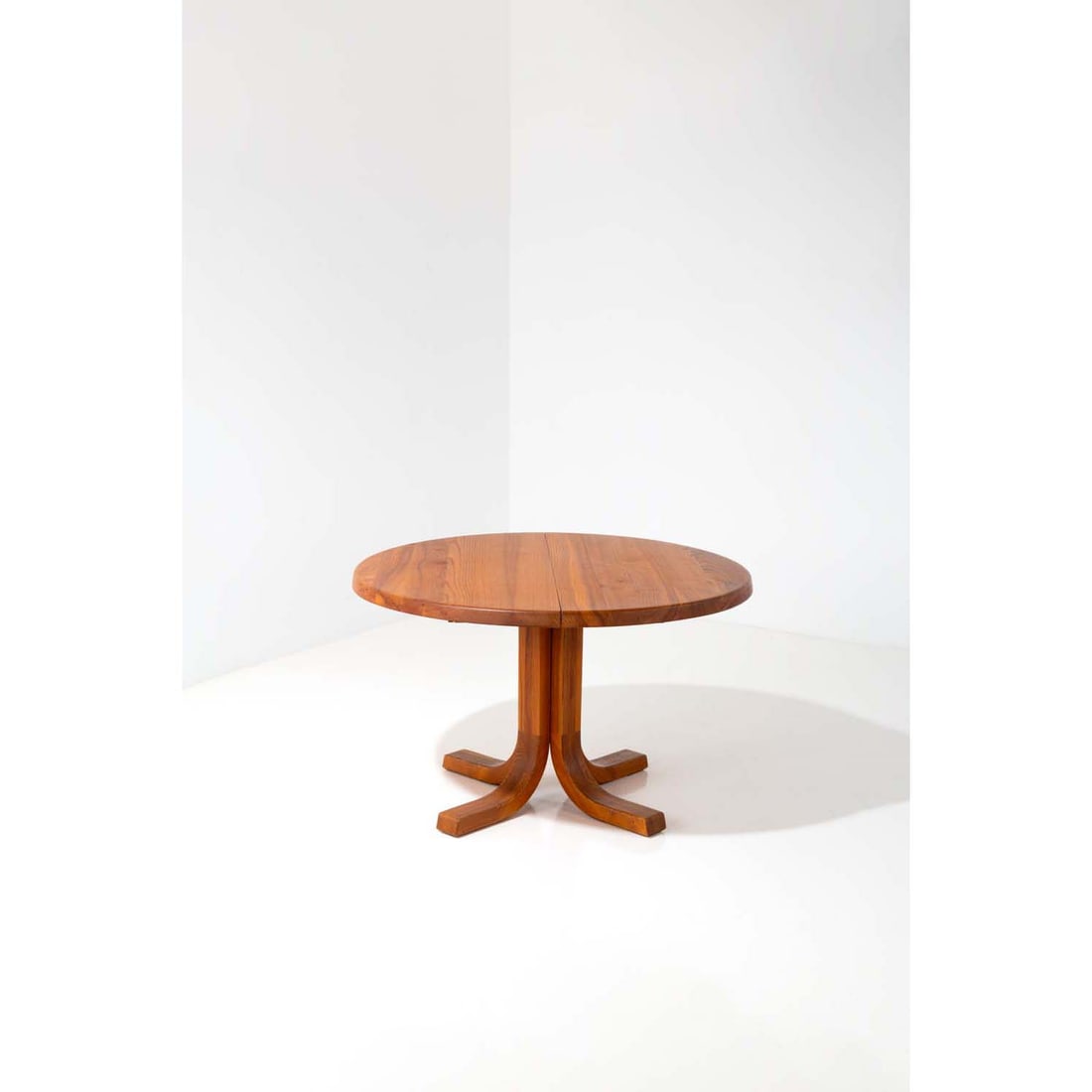 Pierre Chapo (1927-1987) Model T40 Table with extensions: Pierre Chapo (1927-1987)Model T40Table with extensionsSolid elm wood Edited by Meubles ChapoModel created circa 1970H 74 × Ø 118 cm (without extensions)H 74 × L 221 × W 118 cm (wit