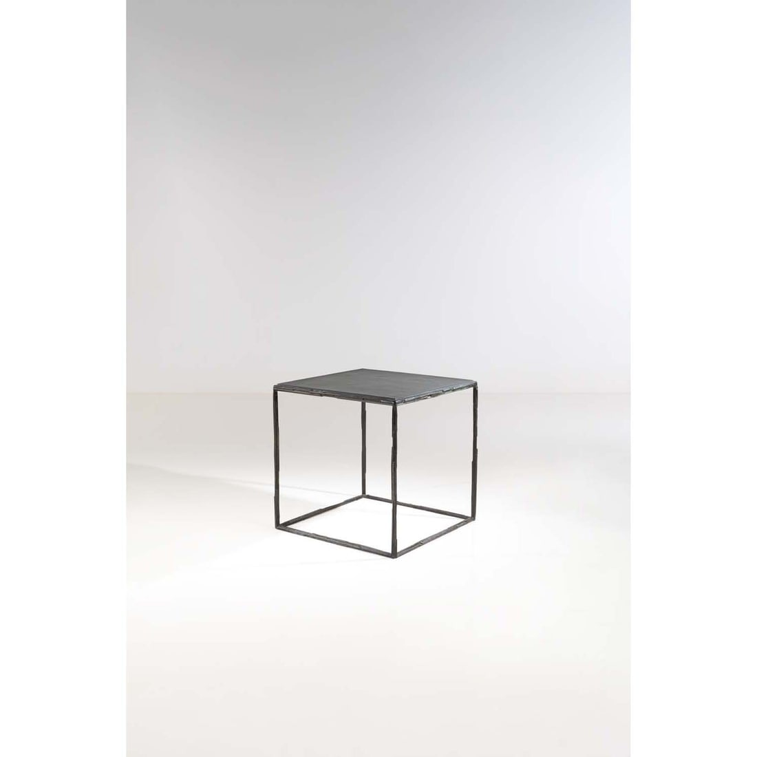 Bruno Romeda (1933-2017) Table de milieu: Bruno Romeda (1933-2017)Center tablePatinated bronze and slateModel created circa 2000H 77XL 76 x W 76cm