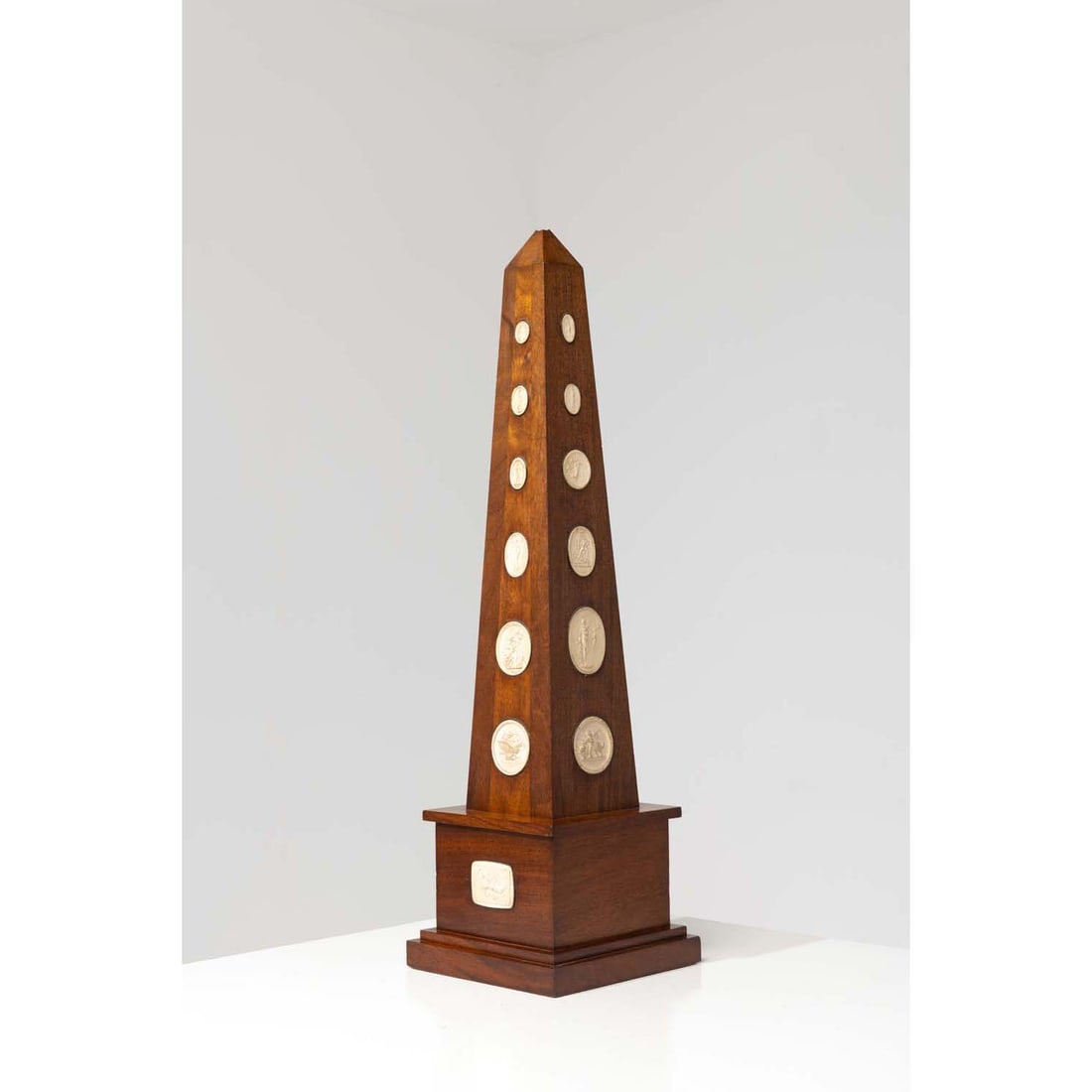 Walnut obelisk with plaster camee casts, with antique profile decor (small dent on the top)  19th c. (1 of 1)
