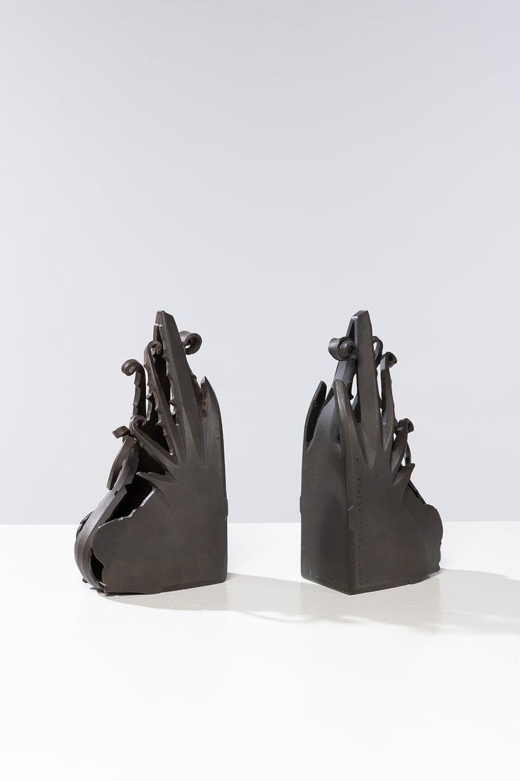 Albert Paley (born in 1944) Pair of bookends: Albert Paley (born in 1944)Pair of bookendsSteelLimited edition of 10 piecesSigned, dated and numbered 'Albert Paley, 1993, S.25. A 10'Model created in 1993H 28,5 × L 15 × D 9,5 cm