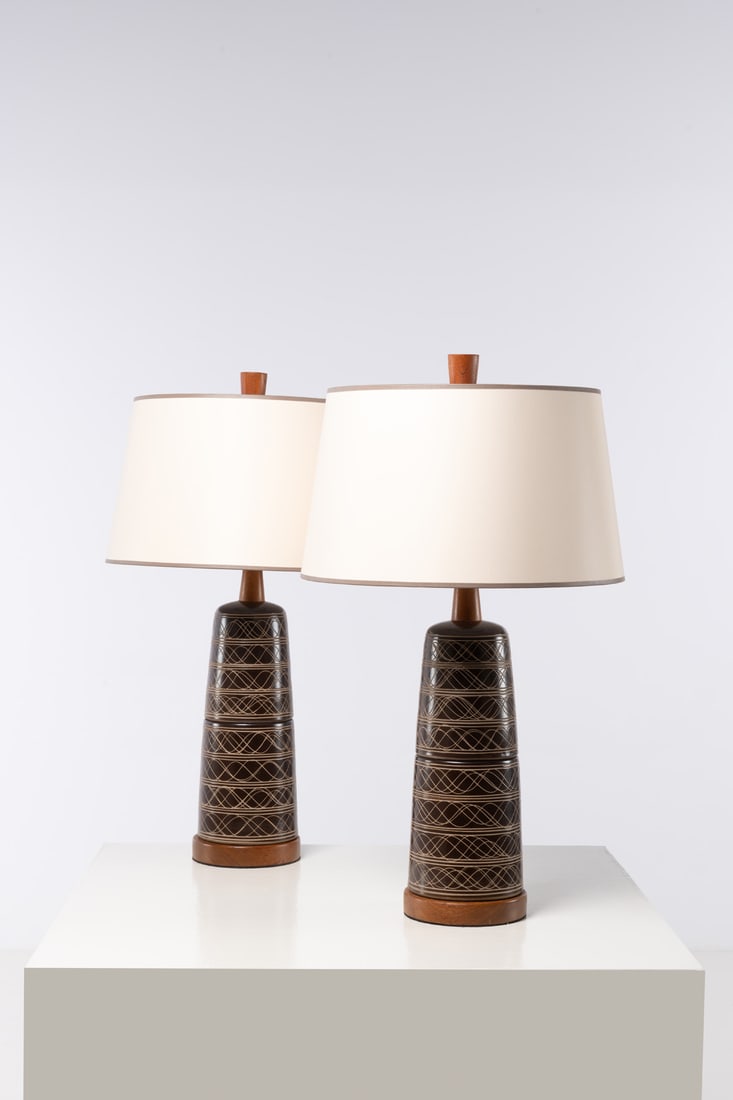 Jane & Gordon Martz (XXe) Pair of table lamps: Jane & Gordon Martz (XXe)Pair of table lampsCeramic, walnut, brass and textileEditor Marshall StudiosEditor's labelModel created in the 1960sH 85 × Ø 48 cm