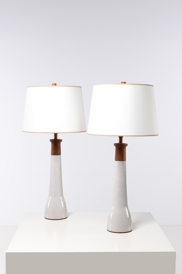 Jane & Gordon Martz (XXe) Pair of table lamps: Jane & Gordon Martz (XXe)Pair of table lampsCeramic, walnut, brass and textileEditor Marshall StudiosSigned MartzModel created in the 1960sH 93 × Ø 43 cm
