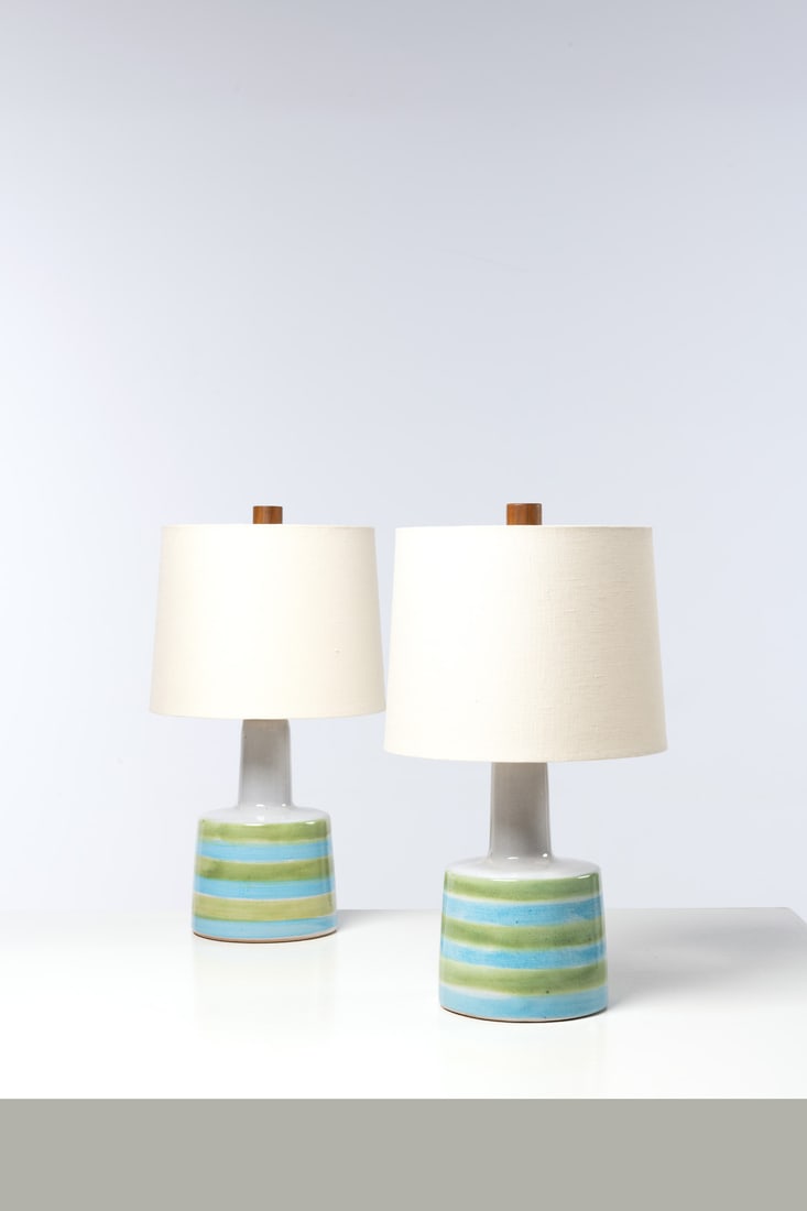 Jane & Gordon Martz (XXe) Pair of table lamps: Jane & Gordon Martz (XXe)Pair of table lampsCeramic, walnut, brass and textileEditor Marshall StudiosSigned 'Martz' on the baseModel created circa 1960H 46 × Ø 25 cm