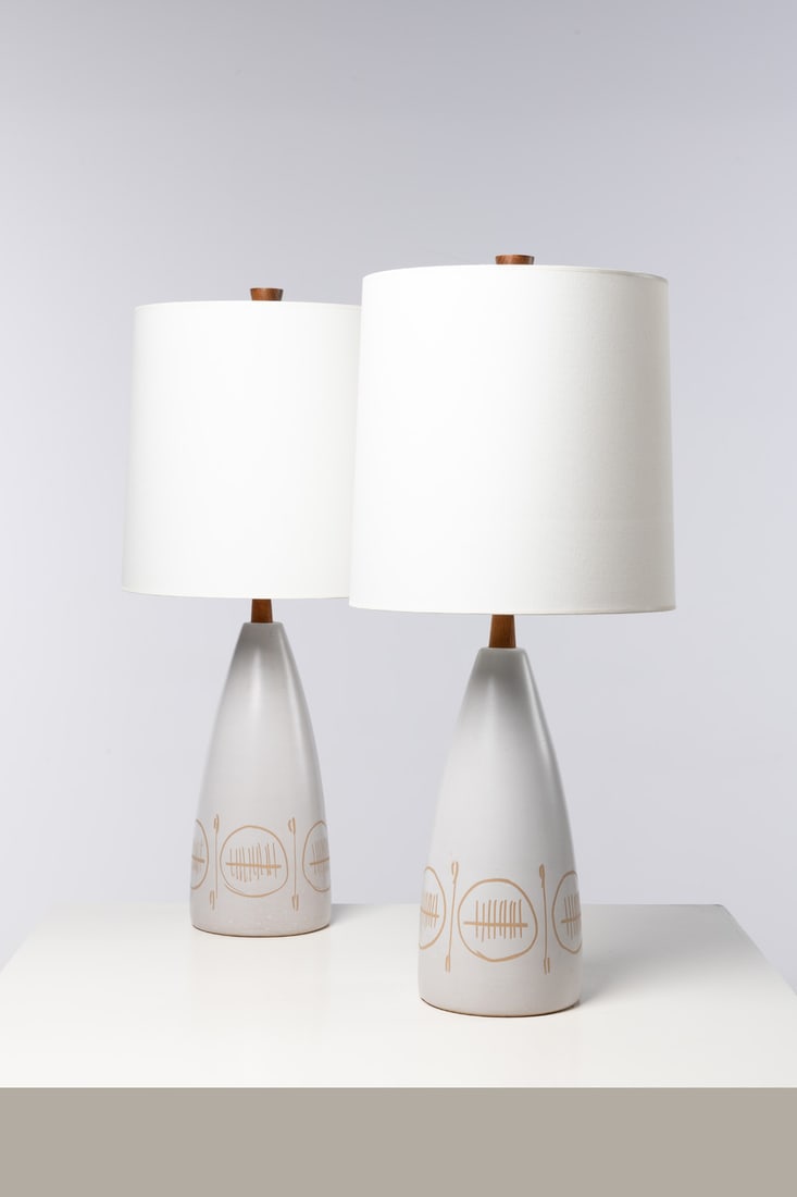 Jane & Gordon Martz (XXe) Pair of table lamps: Jane & Gordon Martz (XXe)Pair of table lampsCeramic, walnut, brass and textileEditor Marshall StudiosSigned 'Martz' on the baseModel created circa 1960H 82 × Ø 35 cm
