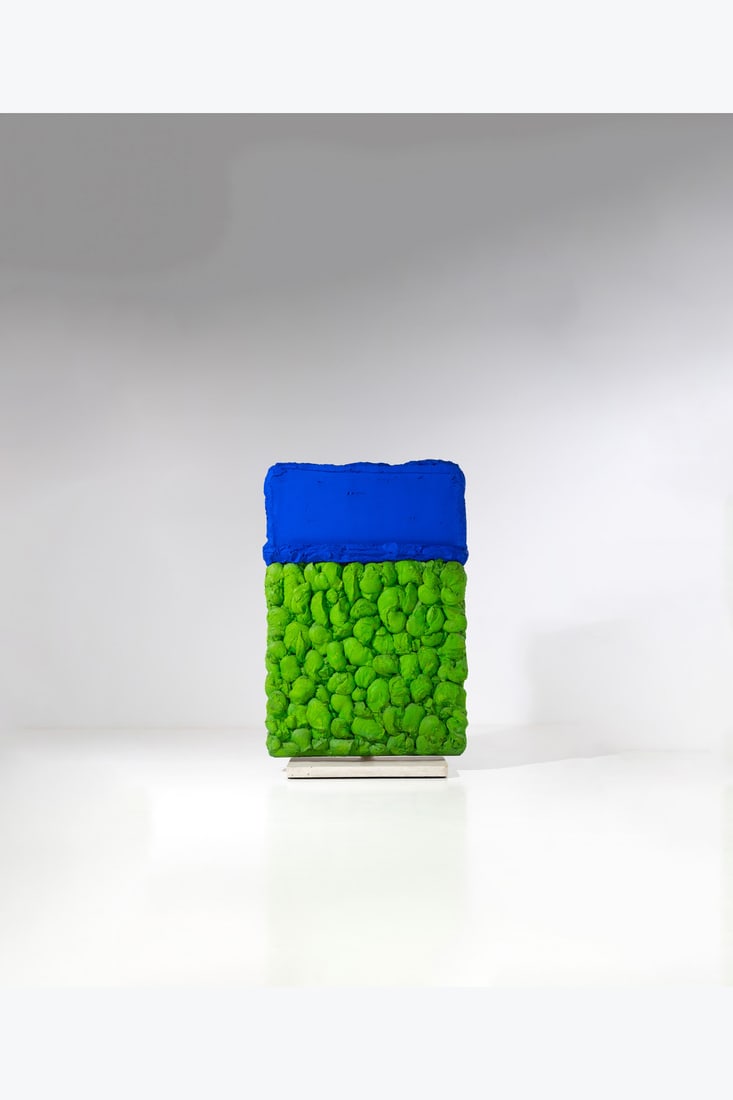 Bram Bogart (1921-2012) Degroenblauw, 1972: Bram Bogart (1921-2012)Degroenblauw, 1972Technique mixte et résine sur panneau et socle métalliqueSigné et daté en bas à droite sur la trancheContresigné, daté et titré au dosGemengde techniek