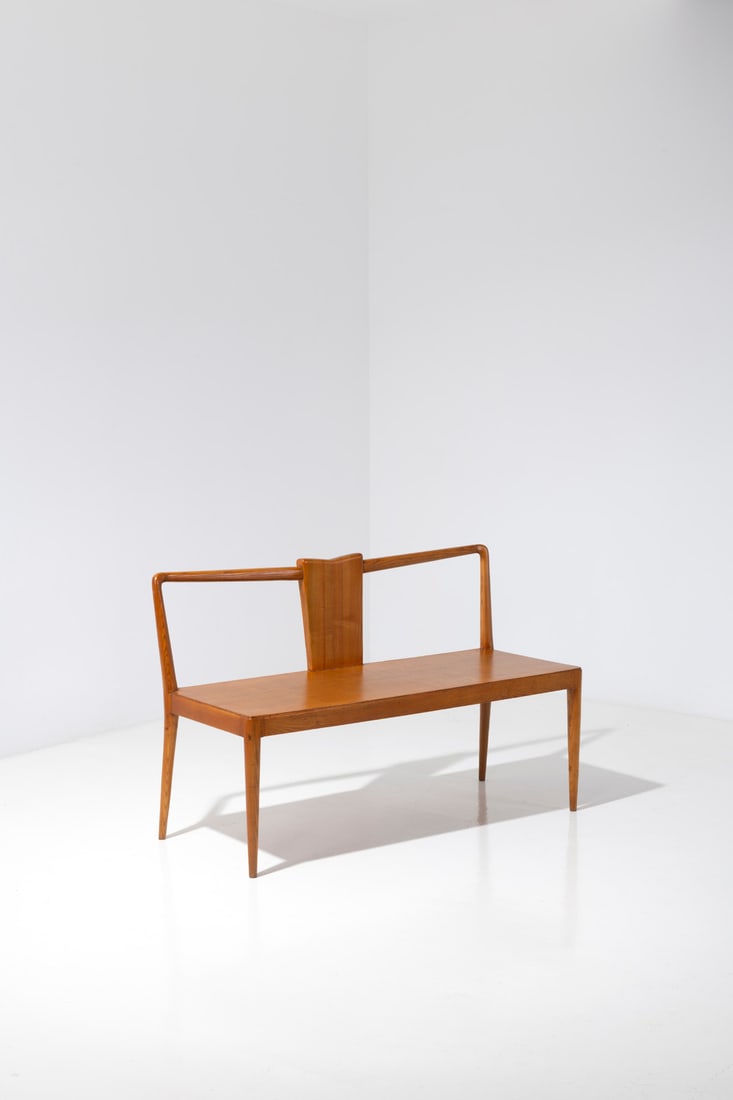 Paolo Buffa (1903-1970) Banc: Paolo Buffa (1903-1970)BancNoyerModèle créé vers 1940H 80 × L 125 × P 50 cmBibliographie : R. Aloi, "l’Arredamento moderno",Ed. Hoepli , Milano 1949, chaise de la sé