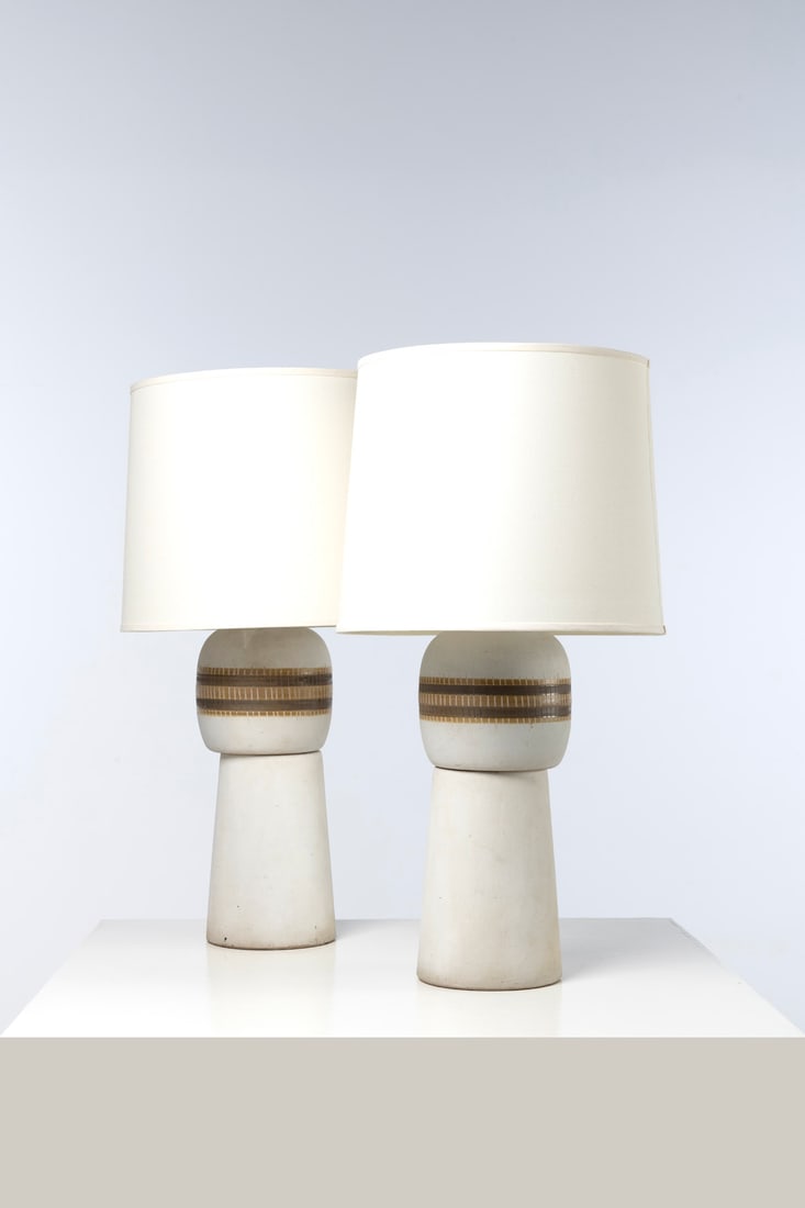 Gordon & Jane Martz (XXe) Paire de lampes de table: Gordon & Jane Martz (XXe)Paire de lampes de tableCéramique et laitonÉdition Marshall StudiosÉtiquette d'éditeurSignées 'Martz'Modèle créé dans les années 1