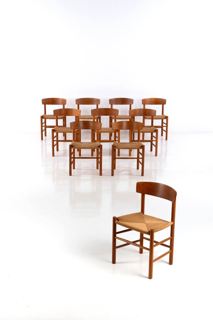 Børge Mogensen (1914-1972) Suite de dix chaises - Modèle J39: Børge Mogensen (1914-1972)Suite de dix chaises - Modèle J39Chêne et cordageÉdition FDB Møbler in DenmarkModèle créé dans les années 1950H 75 × L 48 &#