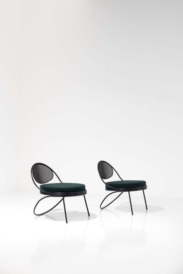 Mathieu Matégot (1910-2001) Paire de fauteuils - Modèle dit 'Copacabana': Mathieu Matégot (1910-2001)Paire de fauteuils - Modèle dit 'Copacabana'Tôle perforée, métal laqué et textileModèle créé en 1955H 67 × L 57 × P 67