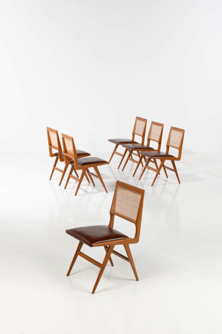 Martin Eisler (1913-1977) Série de six chaises: Martin Eisler (1913-1977)Série de six chaisesPeroba, cannage et cuirÉdition FormaModèle créé dans les années 1950H 82 × L 40 × P 50 cmBibliographie :- Casa & Ja