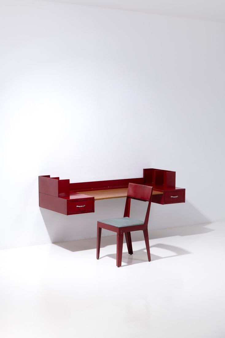 Jules Leleu (1883-1961) & Ateliers Jean Prouvé (1901-1984) Bureau suspendu et sa chaise: Jules Leleu (1883-1961) & Ateliers Jean Prouvé (1901-1984)Bureau suspendu et sa chaiseTôle pliée laquée, chêne et cuirModèle créé en 1936H 86×L 171 ×P