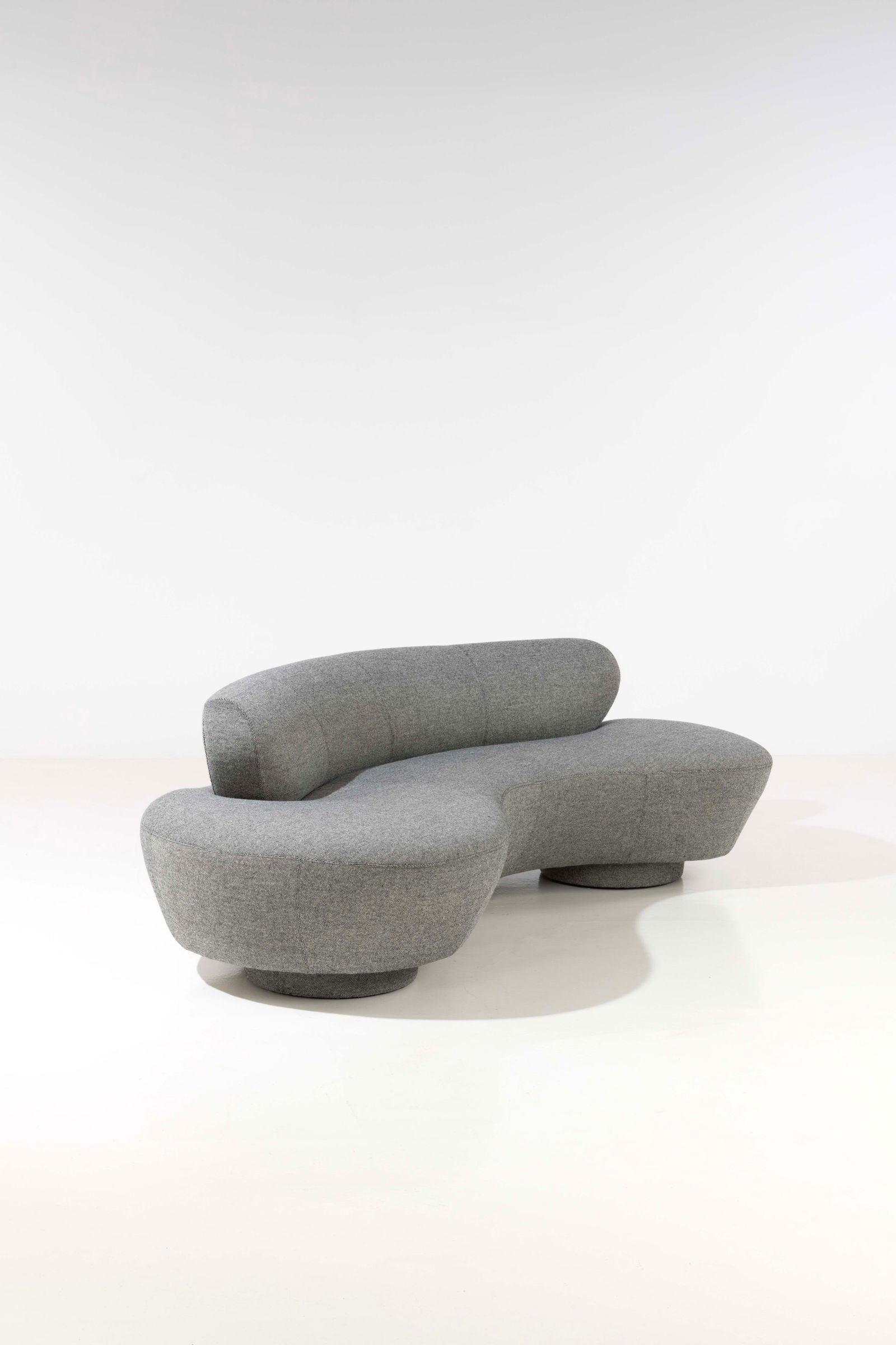 Vladimir Kagan (1927-2016) Sofa - model 9440, 'Shorty' (1 of 1)
