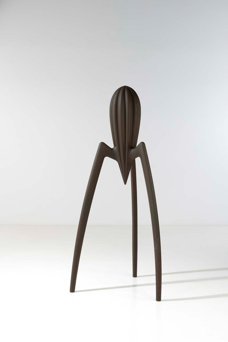 Philippe Starck (born 1949) Juicy Salif XXL: Philippe Starck (born 1949)Juicy Salif XXLSculptureBronze-coloured polyethyleneModel created in 2021Publisher AlessiH 187 x W80 X D 70 cm