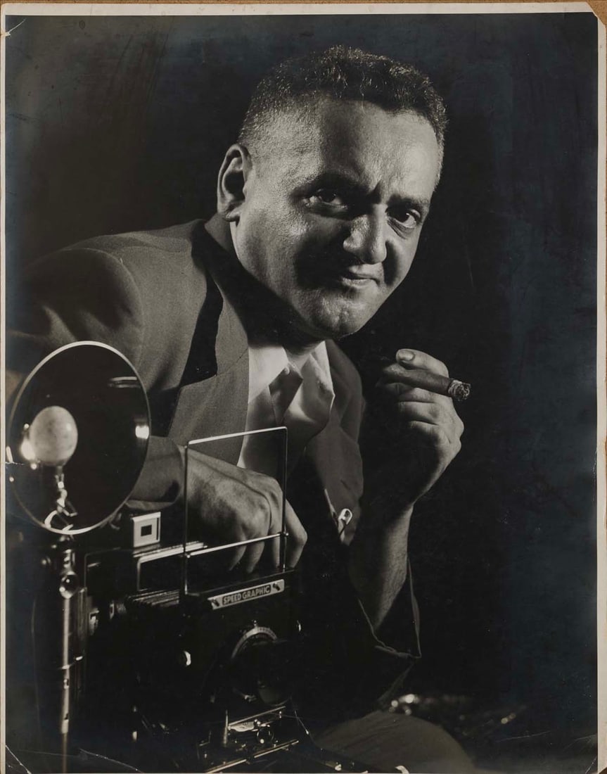Philippe Halsman (1906-1979) Arthur Fellig dit Weegee, 1945 Vintage silver print "© - by -: Philippe Halsman (1906-1979)Arthur Fellig dit Weegee, 1945Vintage silver print"© - by - Philippe Halsman" stamp on the backImage: 34,7×27cm/Sheet: 35,5×28cm