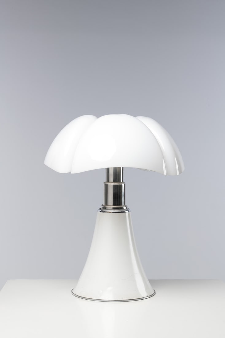 Gae Aulenti (1927-2012) Table lamp - Model 'Pipistrello' (1 of 1)