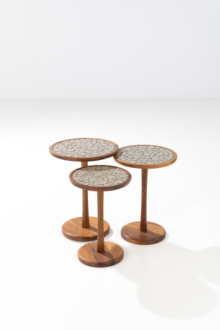 Jane & Gordon Martz (20th c: Jane & Gordon Martz (20th c.)Set of three side tablesCeramic and walnutEdited by Marshall StudiosModel created in the 1960sH 46,5 × Ø 32 cmH 49 × Ø 35 cmH 51,5 × Ø 38,5 c