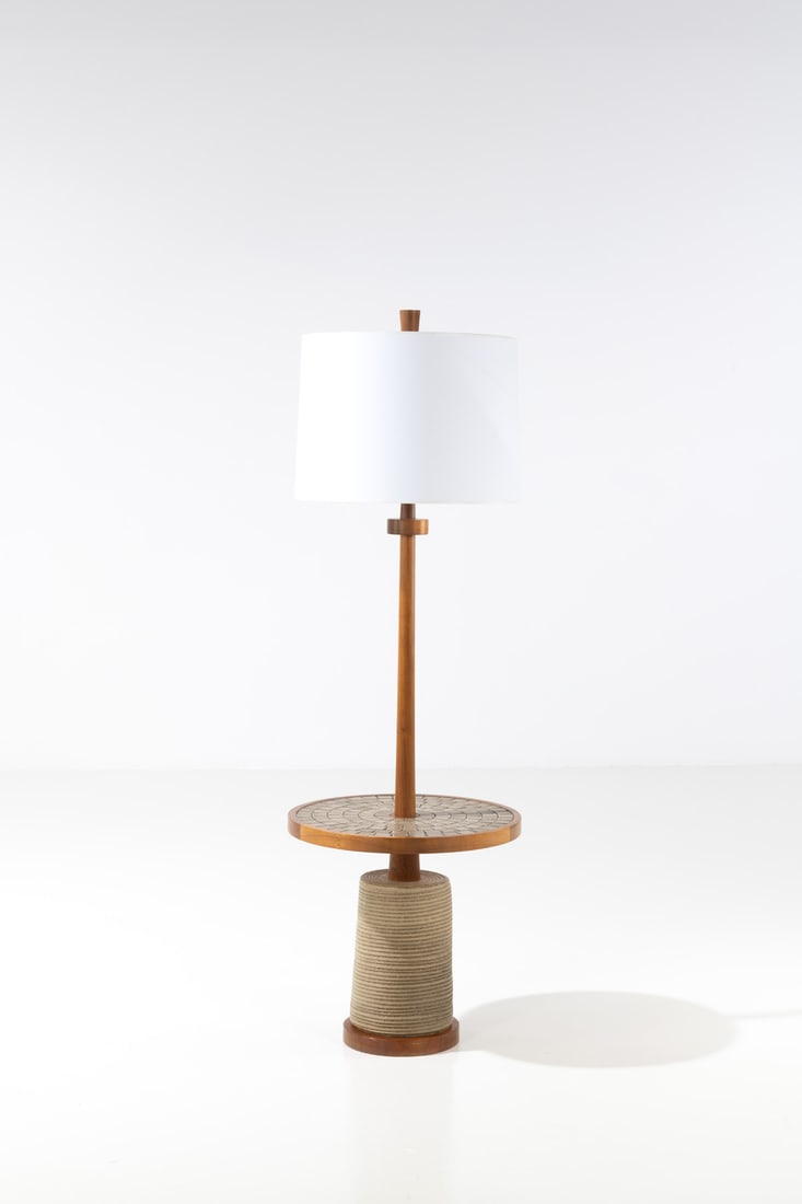 Jane & Gordon Martz (20th c: Jane & Gordon Martz (20th c.)Floor lamp with shelfCeramic, walnut, brass and fabricEdited by Marshall StudiosModel created in the 1960sH 150 × Ø 48 cm