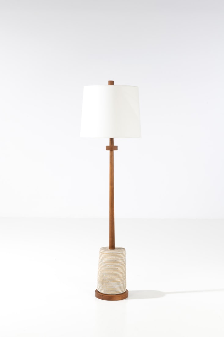 Jane & Gordon Martz (20th c: Jane & Gordon Martz (20th c.)Floor lampCeramic, walnut, brass and fabricEdited by Marshall StudiosModel created in the 1960sH 155 × Ø 43,5 cm