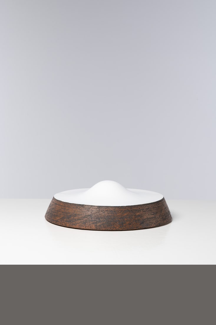 Kristin McKirdy (born 1958) Sculpture - Untitled Unique piece Glazed ceramic Monogrammed ‘: Kristin McKirdy (born 1958)Sculpture - UntitledUnique pieceGlazed ceramicMonogrammed ‘KM’ and dated ‘06’ on the backModel created in 2006H 14 × Ø 41 cm