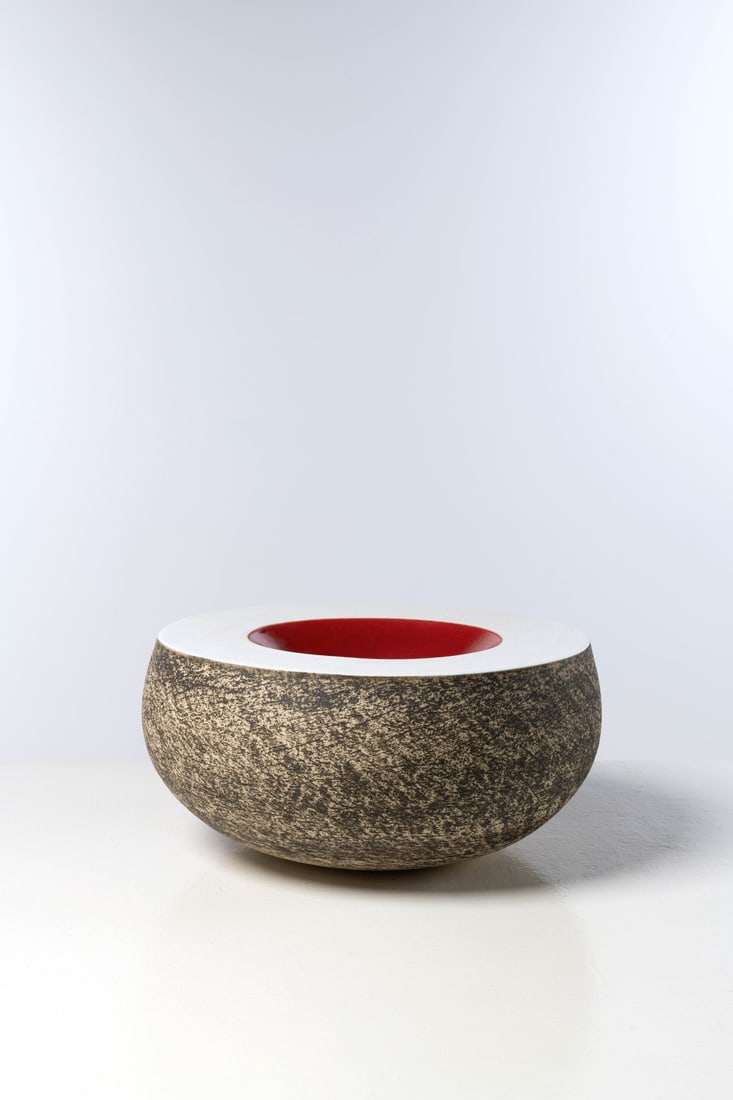 Kirsten Mc Kirdy (born 1958) Sculptural dish Glazed ceramic Model created in 2003 Monogrammed and: Kirsten Mc Kirdy (born 1958)Sculptural dishGlazed ceramicModel created in 2003Monogrammed and dated 'KM 03' on the undersideH 36,5 X O 38 cmBibliography: P. Favardin & E. Vedrenne, 'Kristin McKirdy',