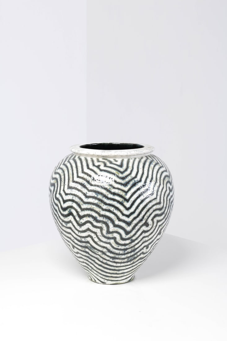 Per Weiss (1953-2023) Vase - Unique piece: Per Weiss (1953-2023)Vase - Unique pieceGlazed ceramicModel created circa 1980H 55 × Ø 46 cm