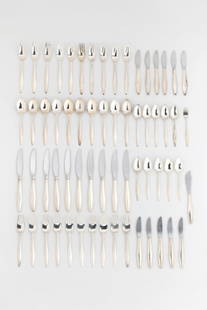 Gio Ponti (1891-1979) Flatware set for 10, with 63 elements - 'Diamond': Gio Ponti (1891-1979)Flatware set for 10, with 63 elements - 'Diamond'modelSilverEdited by Reed and BartonModel created in 1958Dessert spoons: H 15,5cmCoffee spoons: H 14,5cmKnives: H 22,5cmForks: H 1