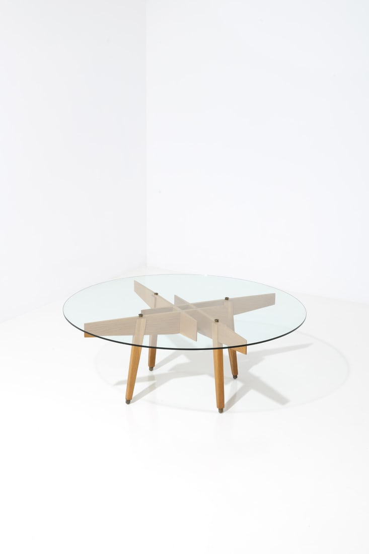 x Gio Ponti (1891-1979) Coffee table: x Gio Ponti (1891-1979)Coffee tableAsh wood, brass and glassEdited by Giordano ChiesaModel created circa 1953/1954H 41 ×Ø 110cmExpertise conducted by the Gio Ponti Archives