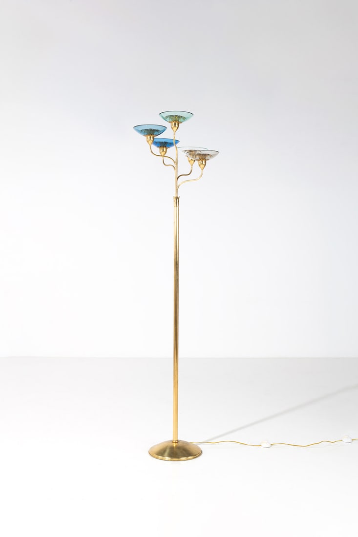 xx Pietro Chiesa (1892-1948) Floor lamp: xx Pietro Chiesa (1892-1948) Floor lamp Glass and brass Ed. Fontana Arte Model created circa 1940 H 190 X L 60 X P 55 cm Bibliography: Franco Deboni, Fontana Arte, Gio Ponti, Pietro Chiesa, Max Ingran