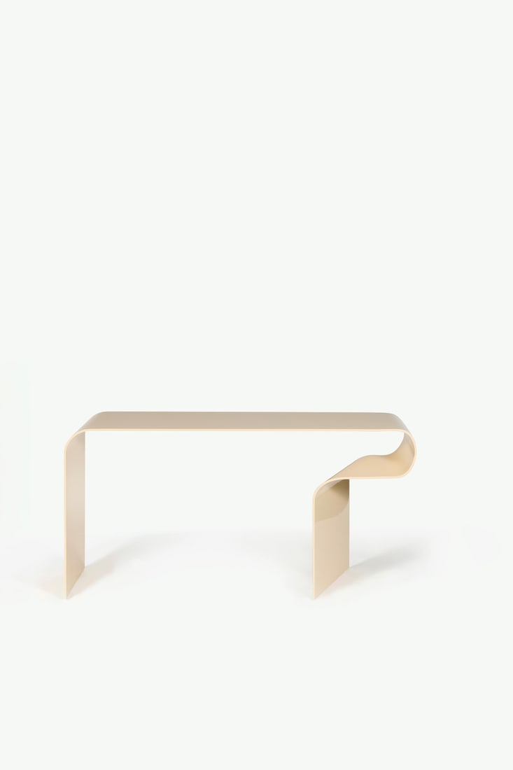 Thierry Lemaire (born in 1960) Console table - 'Twist' model: Thierry Lemaire (born in 1960)Console table - 'Twist' modelLacquered aluminumModel created in 2014Date of creation: 2025H 85 x W 160 x D 38 cm
