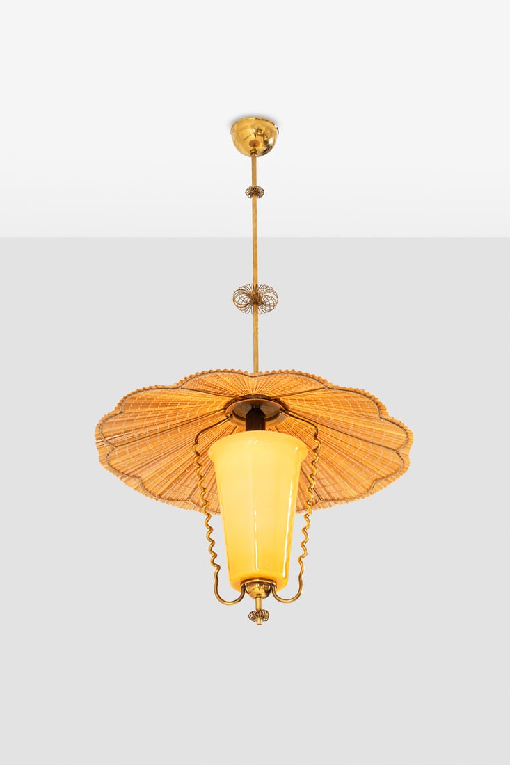xx Gunnel Nyman (1909-1948) Suspension: xx Gunnel Nyman (1909-1948)SuspensionBrass, glass and wood slatsEdited by IdmanModel created circa 1945H 57×Ø 110cm
