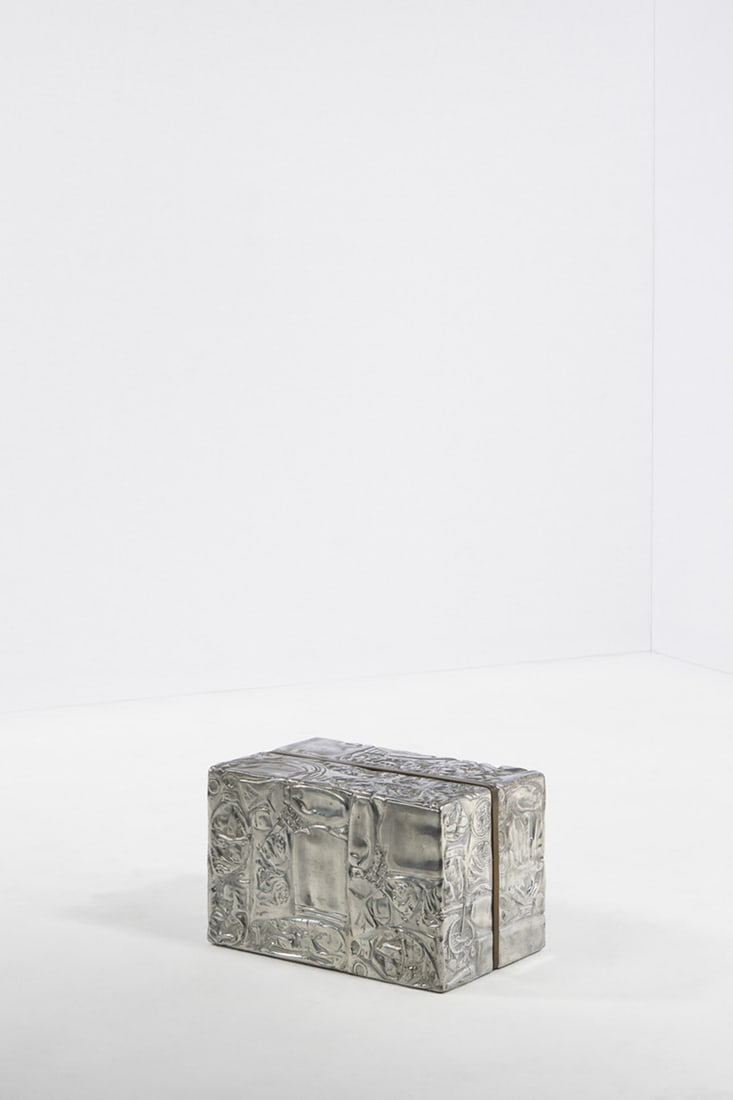Andrea Salvetti (1967-2017) Side table - Model ‘Fossil’: Andrea Salvetti (1967-2017)Side table - Model ‘Fossil’One-of-a-kind pieceAluminumModel created in 2005H 32×L 50×P 32 cm