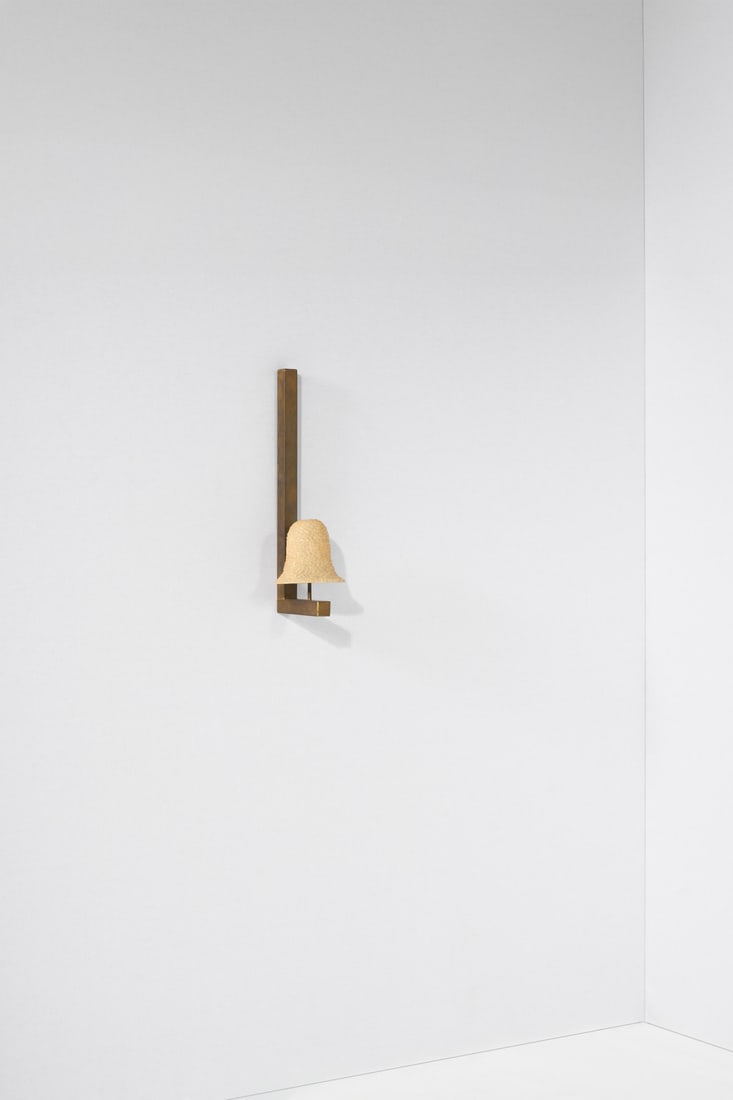 Andrea Salvetti (1967-2017) Wall lamp - Model ‘Campanula Giù’: Andrea Salvetti (1967-2017)Wall lamp - Model ‘Campanula Giù’Brass and resinAvant-Scène editionModel created in 2015H 75×W 18×D 24 cmBibliography: ‘Andrea Salvetti