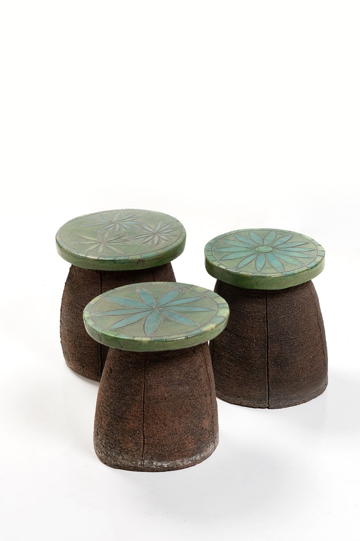 x Stan Bitters (born in 1936) Set of three stools - Unique piece: x Stan Bitters (born in 1936)Set of three stools - Unique pieceGlazed ceramicModel created in the 1960sH 30 x Ø 29cmH 30 x Ø 29 cmH 31 x Ø 26 cm