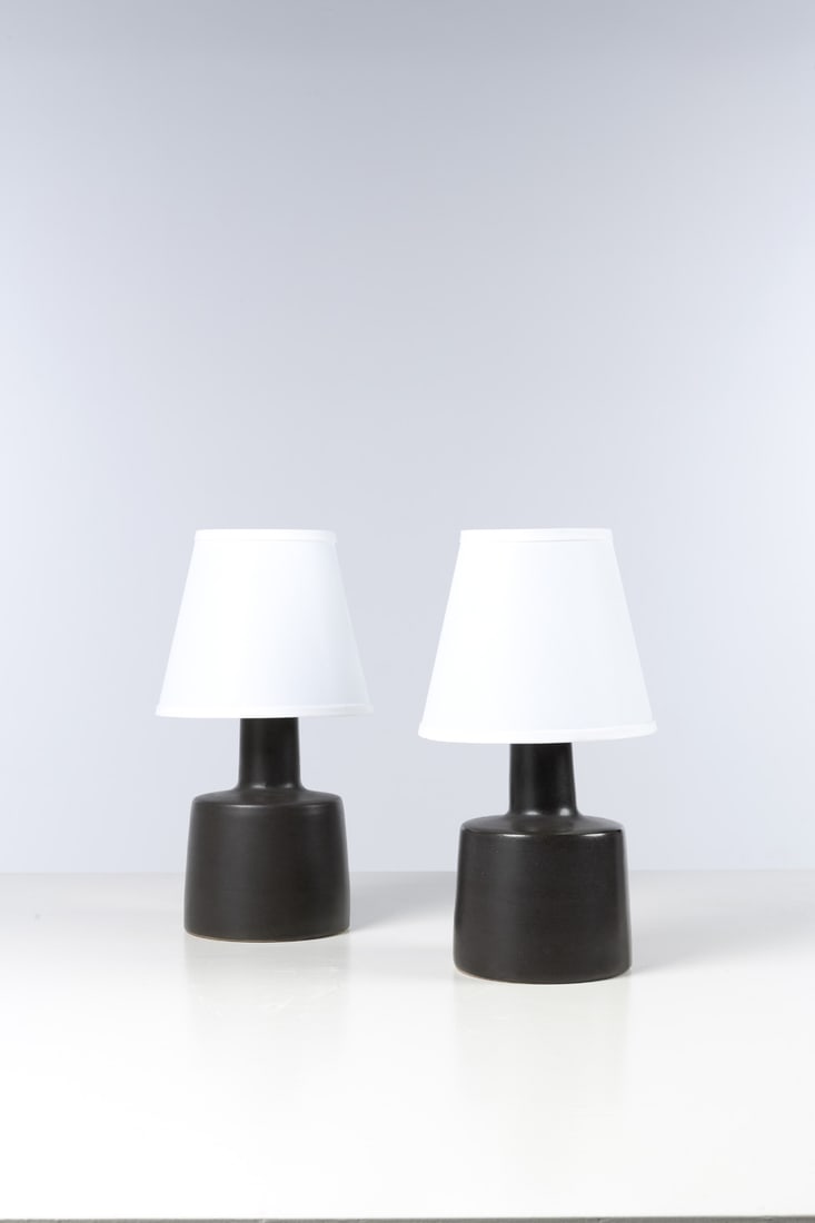 x Jane & Gordon Martz (20th c.) Pair of table lamps: x Jane & Gordon Martz (20th c.)Pair of table lampsCeramic, walnut, brass and textileMarshall Studios editionSigned 'Martz' on the basesModels created in the 1960sH 38 x Ø 21 cm