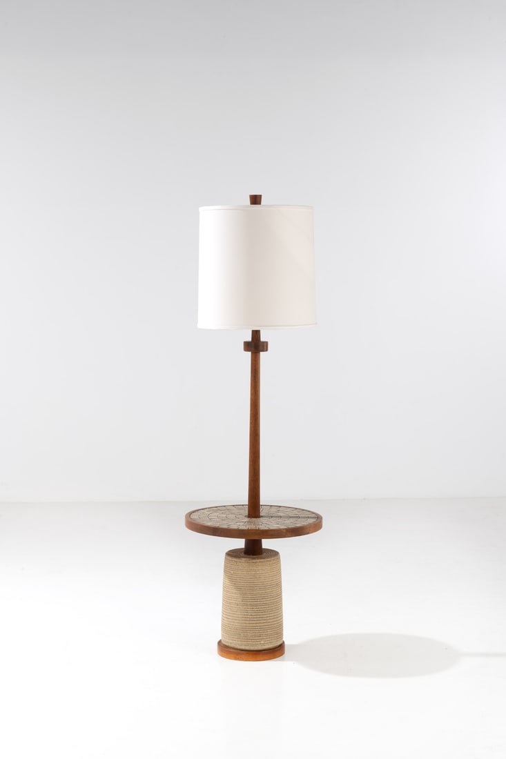 x Jane & Gordon Martz (20th c.) Floor lamp with shelf: x Jane & Gordon Martz (20th c.)Floor lamp with shelfCeramic, walnut, brass and textileMarshall Studios editionModel created in the 1960sH 161 x Ø 48 cm