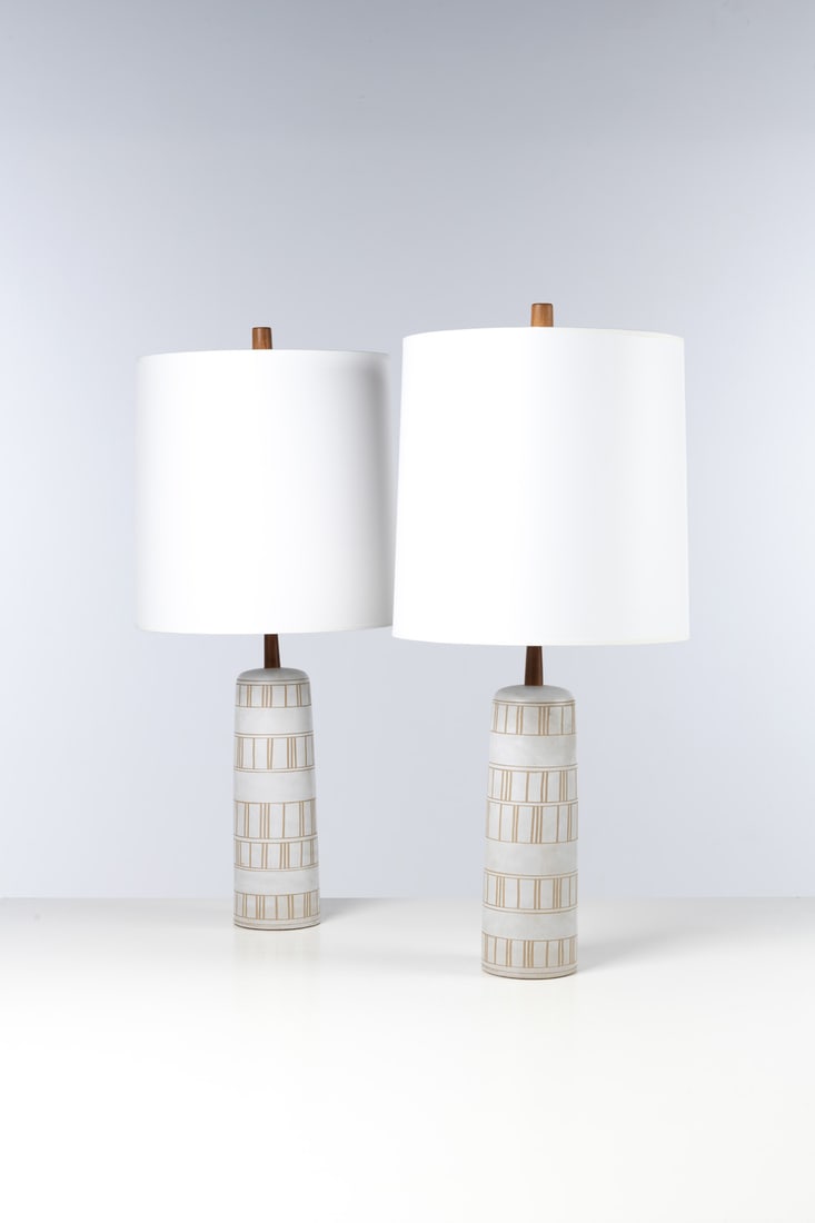 x Jane & Gordon Martz (20th c.) Pair of table lamps: x Jane & Gordon Martz (20th c.)Pair of table lampsCeramic, walnut, brass and textileMarshall Studios editionSigned 'Martz' on the bases Model created in the 1960sH 84 x Ø 38.5 cm
