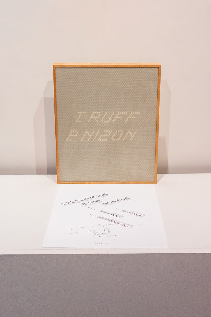 Thomas Ruff - Paul Nizon - Jasper Morrison Localisation d’une rumeur: Thomas Ruff - Paul Nizon - Jasper MorrisonLocalisation d’une rumeur.Toluca Éditions, Paris, 2004.Folio (42.5 × 35.5 × 4.5 cm).First edition, limited to 40 numbered copies.Wood and