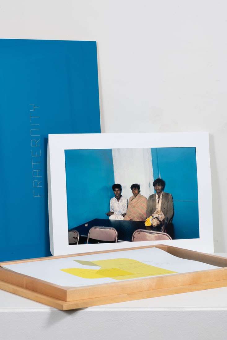 Mitch Epstein - Siddharta Deb - Pierre Charpin Fraternity: Mitch Epstein - Siddharta Deb - Pierre CharpinFraternity.Toluca Éditions, Paris, 2006.In-folio (59 × 42,5 × 5 cm).First edition, limited to 35 numbered copies.Partially lacquered poplar