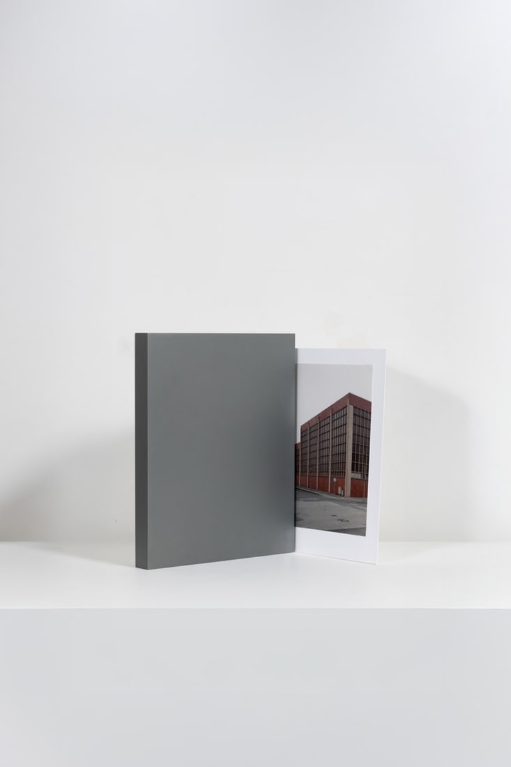 Thomas Ruff - Fabio Morabito - Barber & Osgerby Inspecteur des sous-sols: Thomas Ruff - Fabio Morabito - Barber & OsgerbyInspecteur des sous-sols.Toluca Éditions, Paris, 2009.Folio (36.5 × 29.5 × 3.5 cm).First edition, limited to 40 numbered copies.Cast alumi