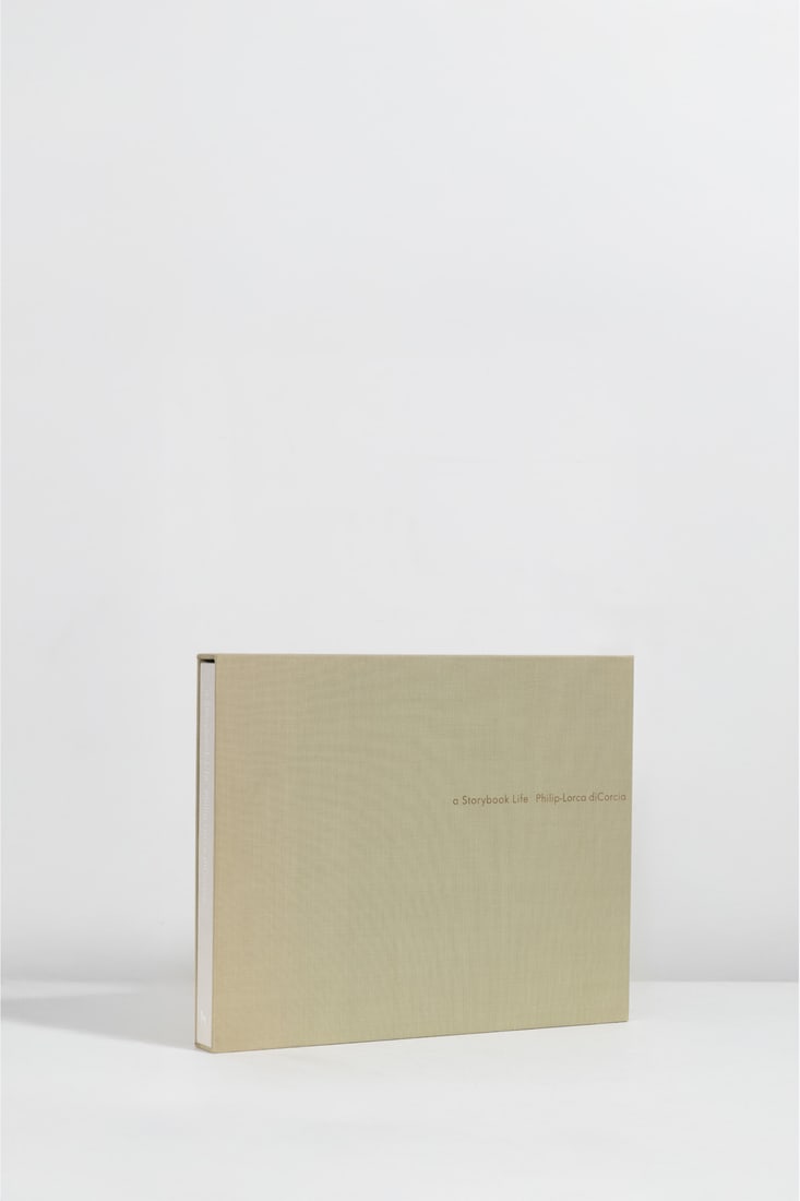 Philip-Lorca Dicorcia (1951) A storybook life: Philip-Lorca Dicorcia (1951)A storybook life.Twin Palms Publishers, 2003.In-4 oblong (29.5 × 37 cm).First edition, limited to 5,000 copies.One of 100 copies signed by the photographer on the colo