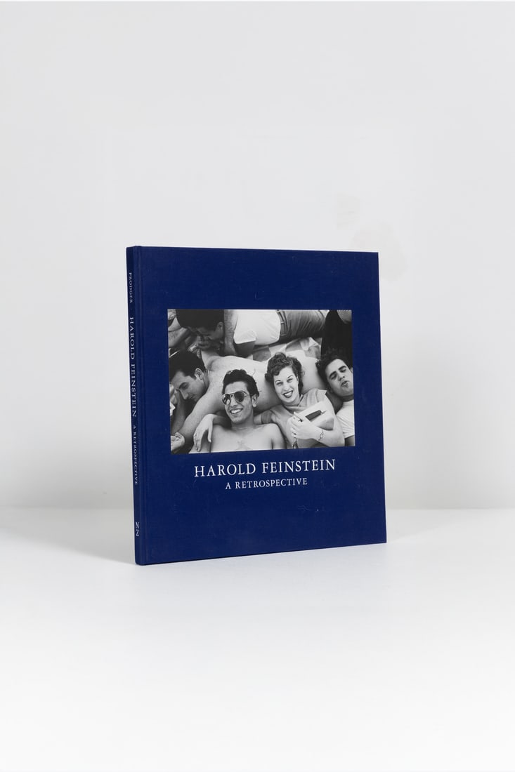 Harold Feinstein (1931–2015) A Retrospective: Harold Feinstein (1931–2015)A Retrospective.Nazraeli Press.Portland, 2012.In-4 (32 ×30 cm).First edition.Hardcover in purple cloth, titled in embossed lettering and illustrated with a photo